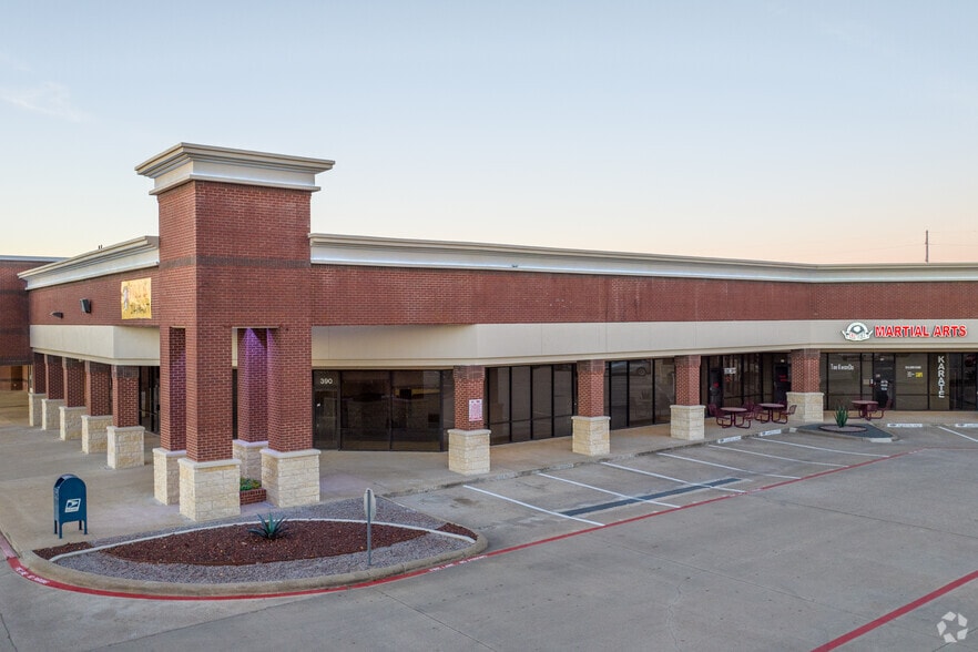 More Photos Of 901 N Polk St, DeSoto General Retail For Lease