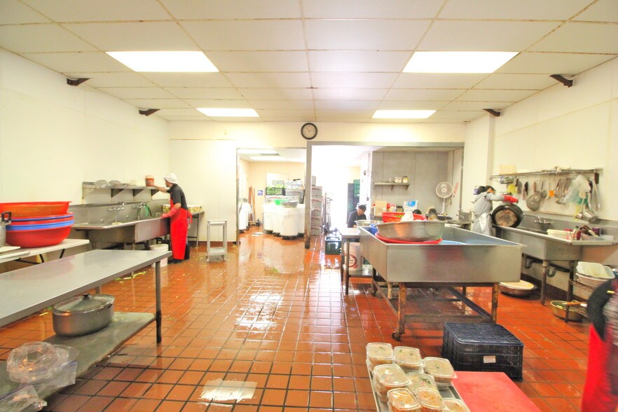More Photos Of 445 E 14th St, San Leandro Convenience Store For Sale