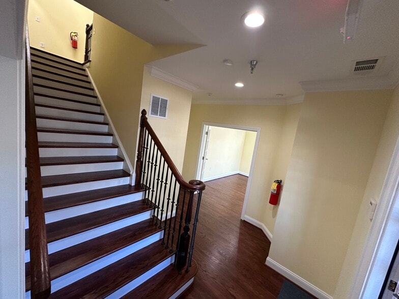 More Photos Of 585 Colonial Park Dr, Roswell Loft Creative Space For Sale