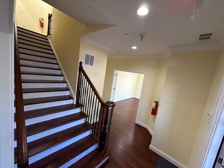 More Photos Of 585 Colonial Park Dr, Roswell Loft Creative Space For Sale