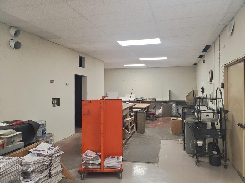 More Photos Of 124 E Jackson St, Hugo Office For Sale