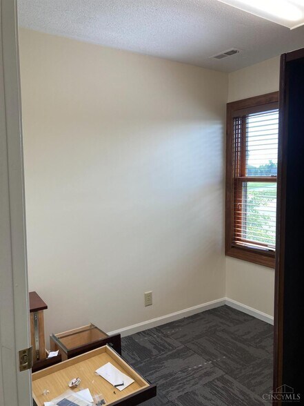 More Photos Of 771 Neeb Rd, Cincinnati Medical For Lease