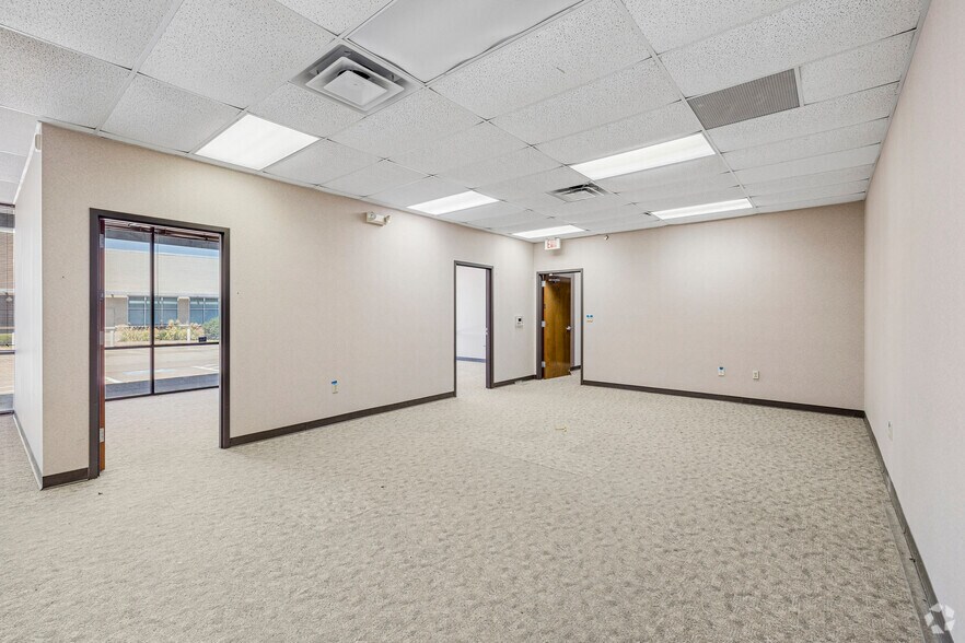 More Photos Of 2819-2929 Altamesa Blvd, Fort Worth Storefront For Lease