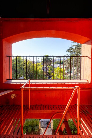 More Photos Of 1848 N Gramercy Pl, Hollywood Apartments For Sale
