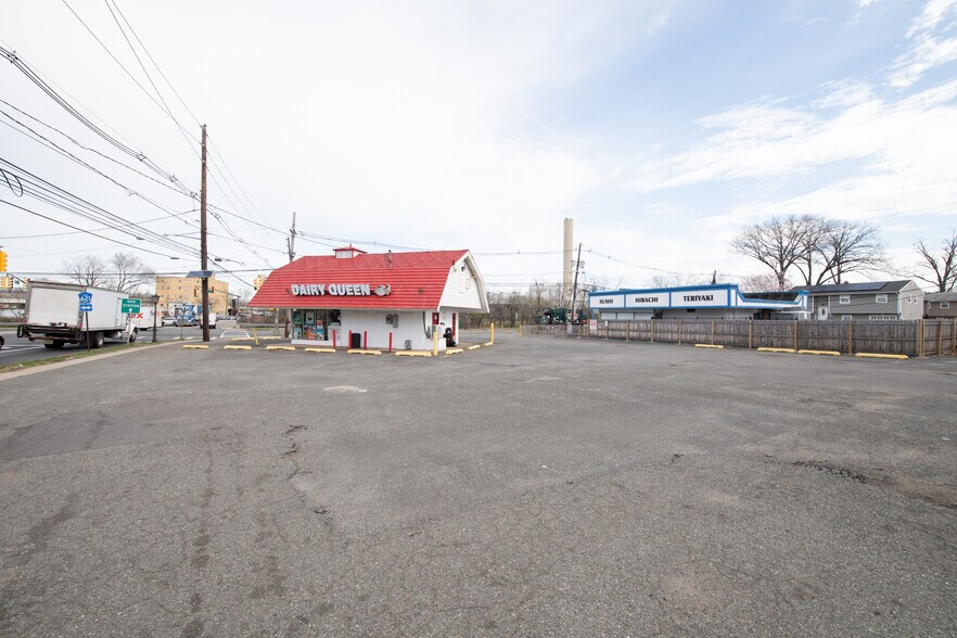 More Photos Of 735 E Hazelwood Ave, Rahway Freestanding For Sale