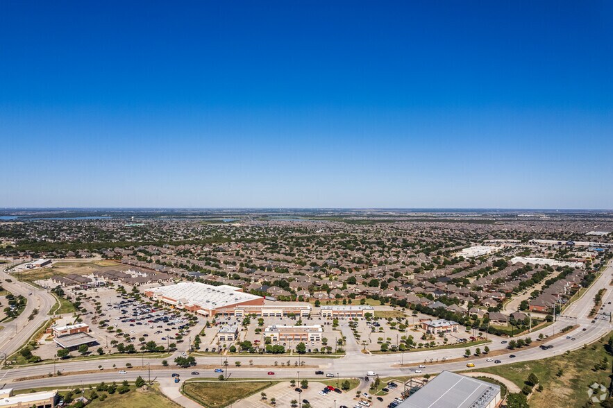 More Photos Of 2701 Little Elm Pkwy, Little Elm General Retail For Lease