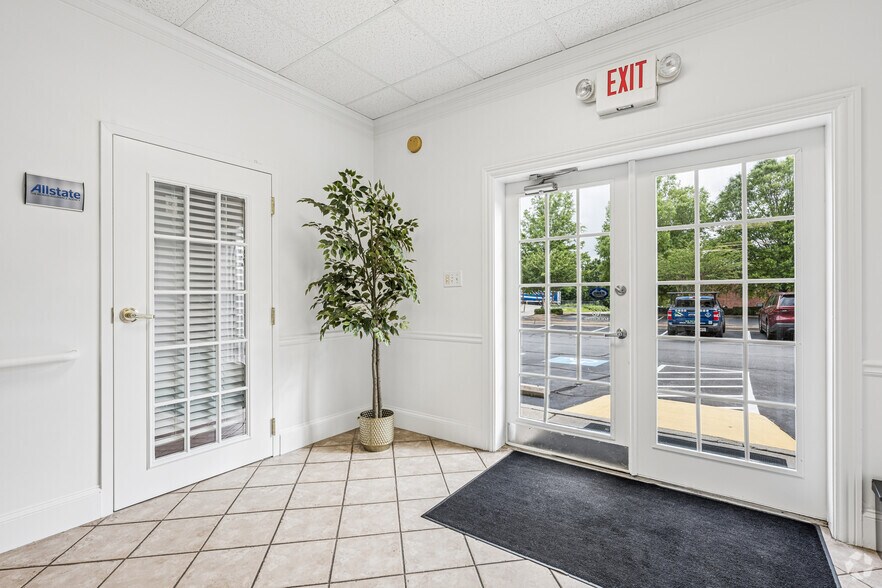 More Photos Of 1290 Kennestone Cir, Marietta Unknown For Lease