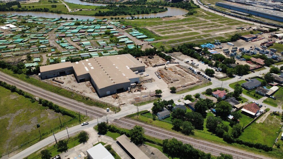 More Photos Of 1629 Miles St, Houston Manufacturing For Lease