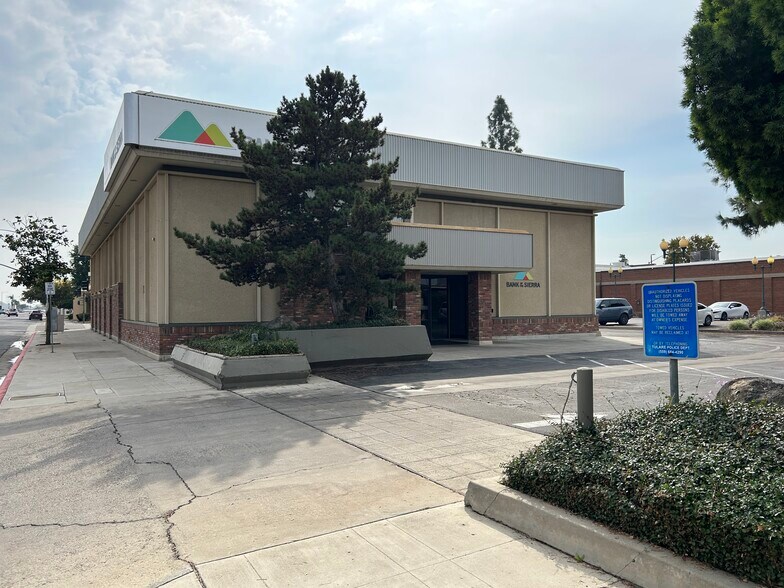 More Photos Of 246 E Tulare Ave, Tulare Bank For Sale
