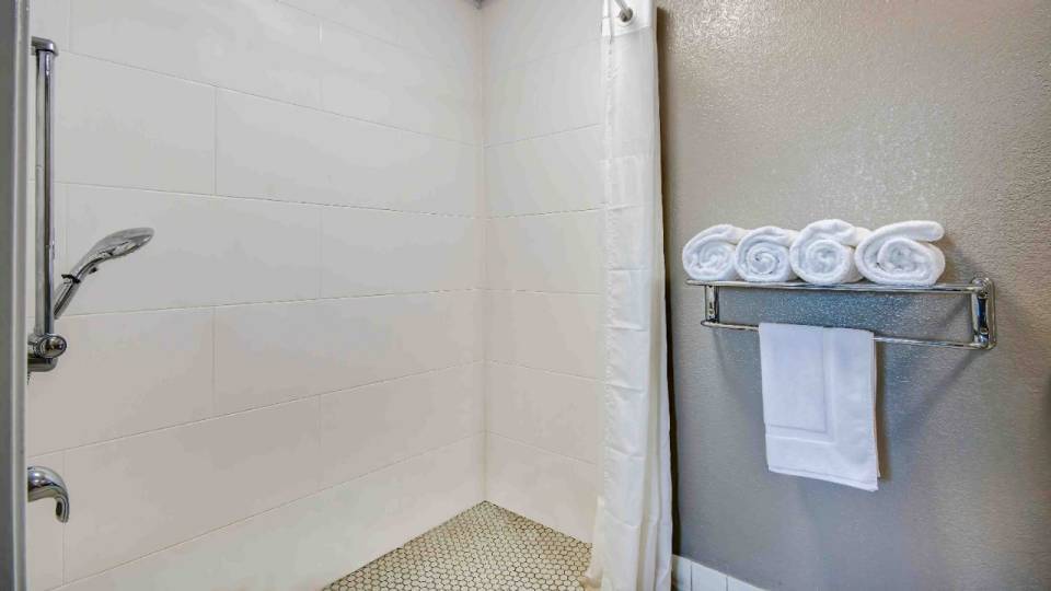 750 Morse Rd, Columbus, OH 43229 Hotel For Sale