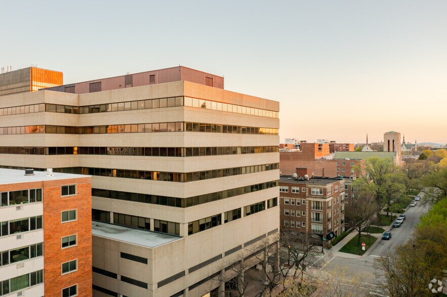 More Photos Of 500 Davis St, Evanston Office For Lease