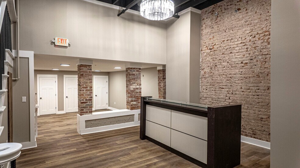 More Photos Of 151 W Main St, Dothan General Retail For Lease