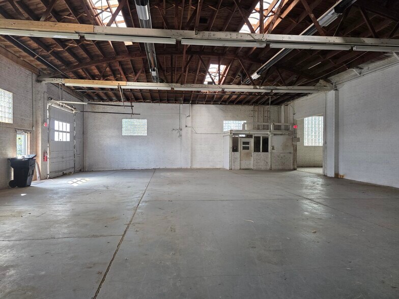 More Photos Of 7829-7839 W Grand Ave, Elmwood Park Warehouse For Sale