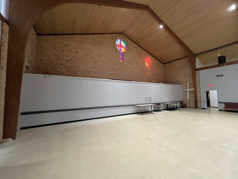 More Photos Of 512 N Cockrell Hill Rd, DeSoto Religious Facility For Sale