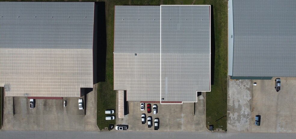 More Photos Of 413 Albano Dr, Springdale Warehouse For Lease