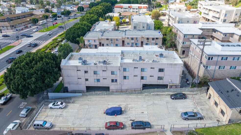 More Photos Of 5335 Huntington Dr N, Los Angeles Apartments For Sale