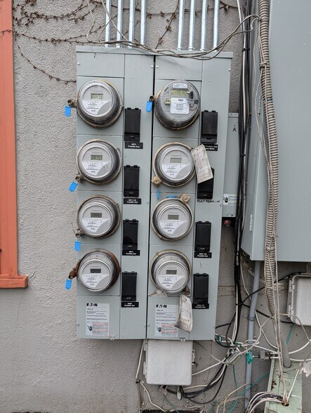 More Photos Of 5667 Franklin Ave, Los Angeles Apartments For Sale