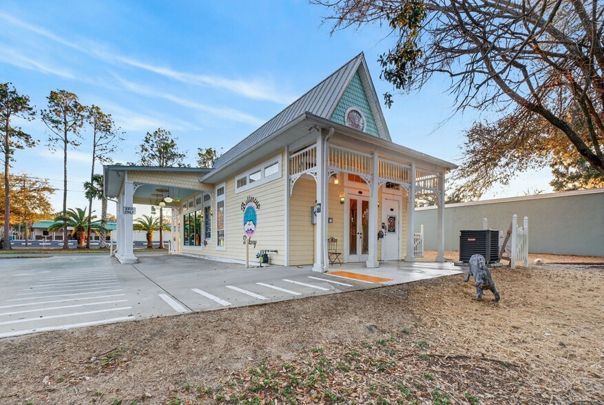 More Photos Of 197 E Church St, Deland Restaurant For Sale