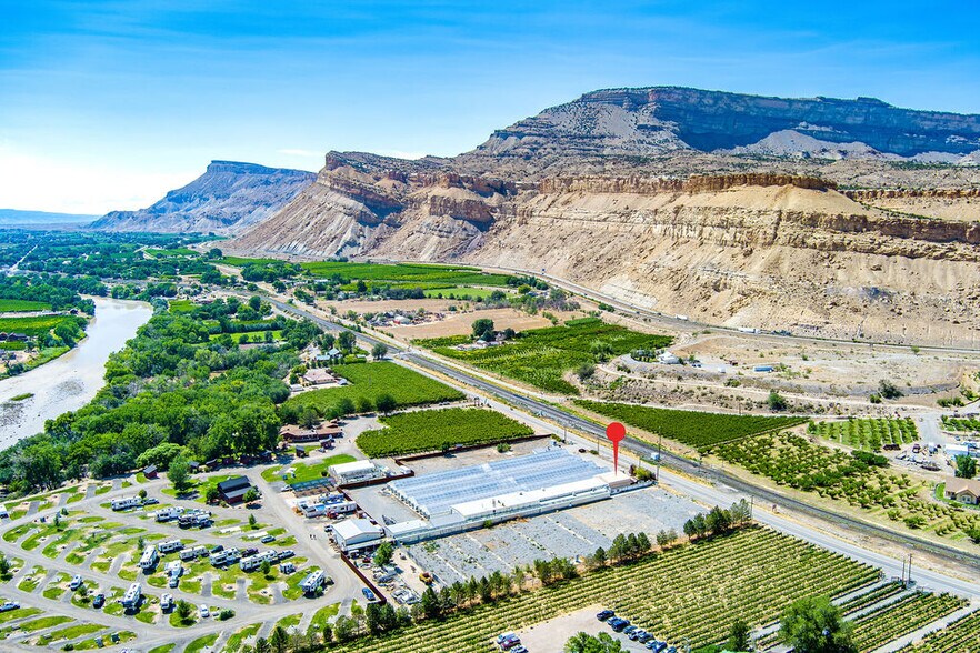 More Photos Of 1043 N River Rd, Palisade Freestanding For Sale
