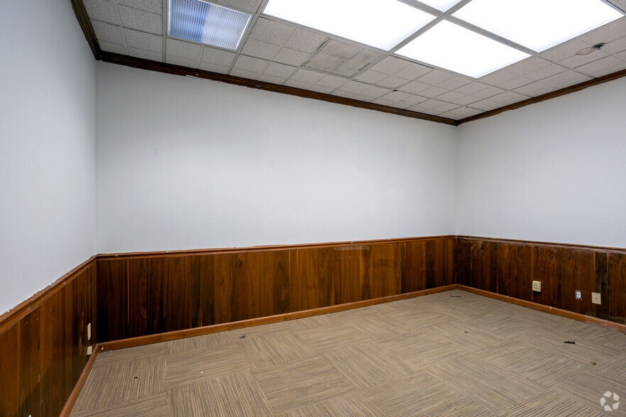 More Photos Of 428 E 4th St, Charlotte Office For Sale