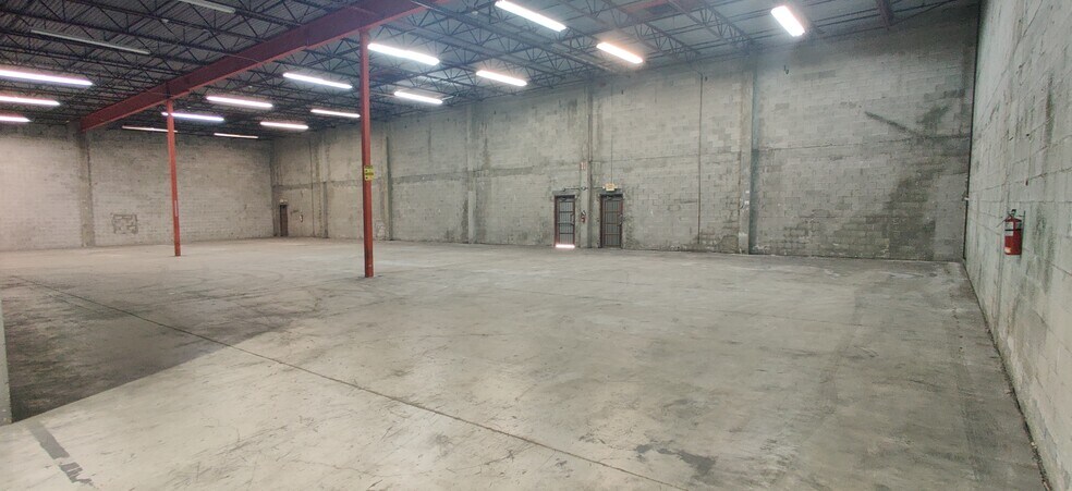 Primary Photo Of 8292 NW 14th St, Doral Warehouse For Lease