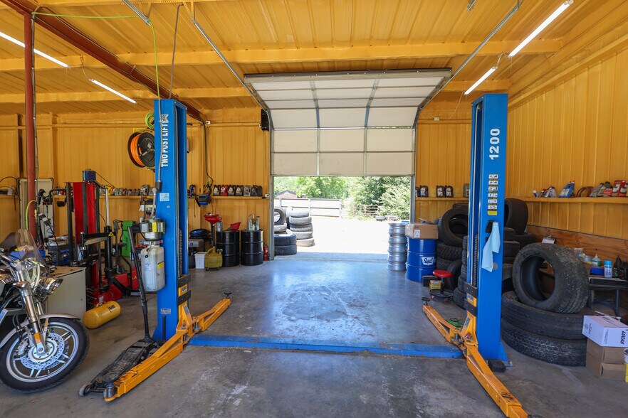 More Photos Of 101 Caney Pl, Glenwood Auto Repair For Sale