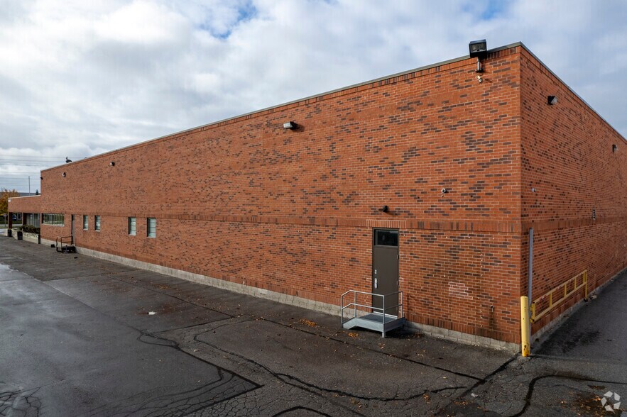 More Photos Of 21 Staffern Dr, Vaughan Warehouse For Lease