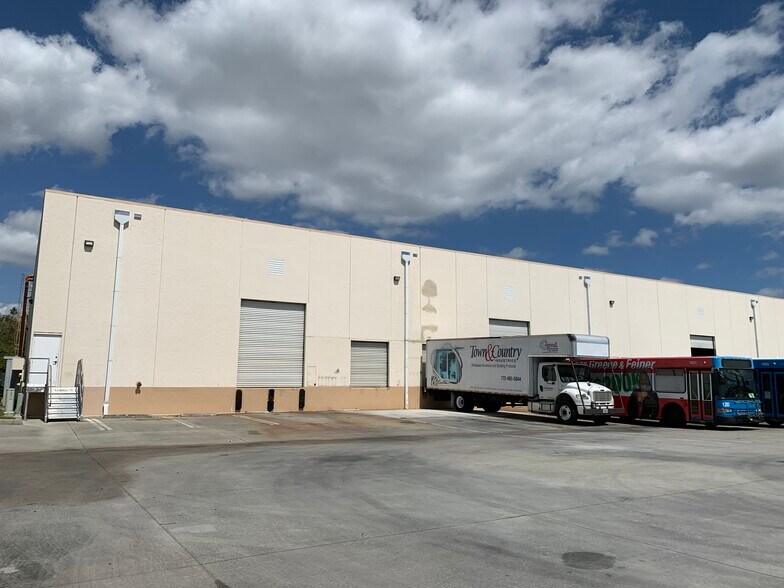 More Photos Of 8620 NW LTC Pky, Port Saint Lucie Warehouse For Lease