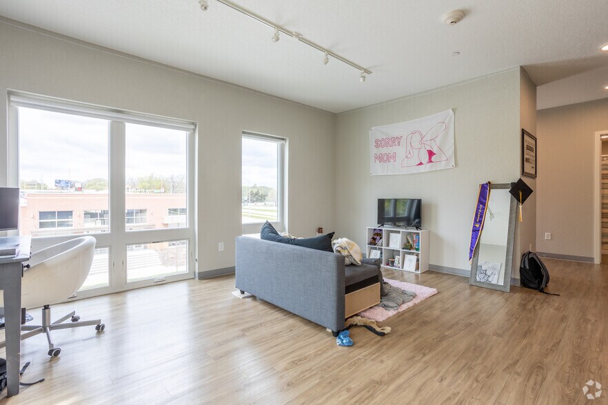 More Photos Of 200 W 1st St, Cedar Falls Apartments For Lease