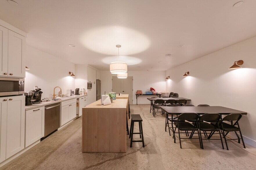 More Photos Of 15206 Grevillea Ave, Lawndale Warehouse For Lease