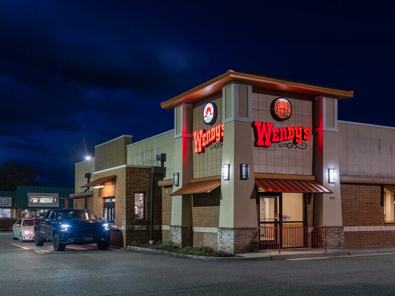 More Photos Of 456-476 Wythe Creek Rd, Poquoson General Retail For Sale