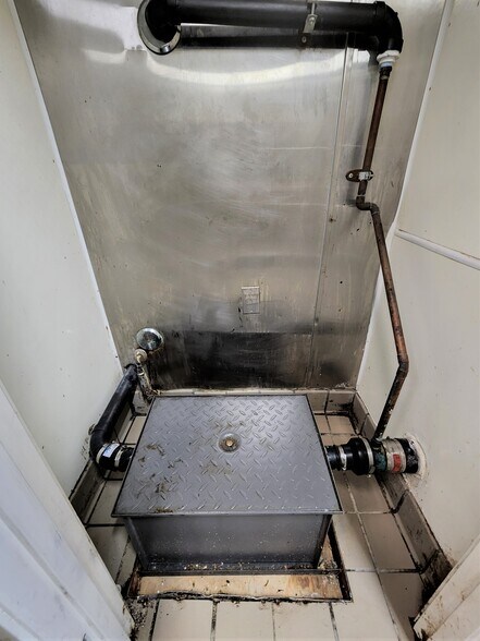 More Photos Of 1066-1070 S Fairfax Ave, Los Angeles Restaurant For Lease