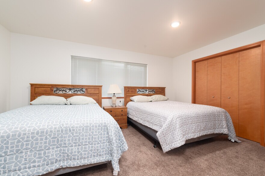 More Photos Of 400 JS Dr, Craig Flex For Sale