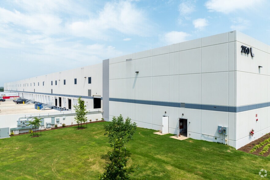 More Photos Of 2150 Chisholm Trail Rd, Round Rock Distribution For Lease
