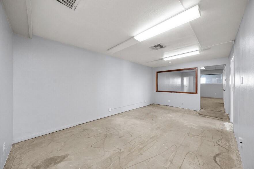 More Photos Of 5146 Maine Ave, Baldwin Park Flex For Lease