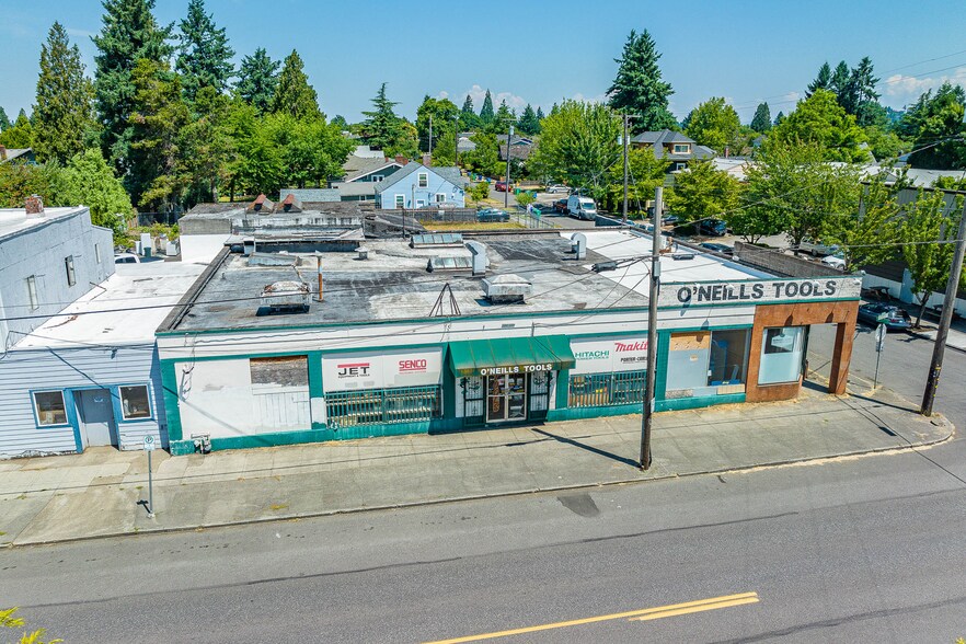 More Photos Of 7131-7145 NE Glisan St, Portland Showroom For Lease