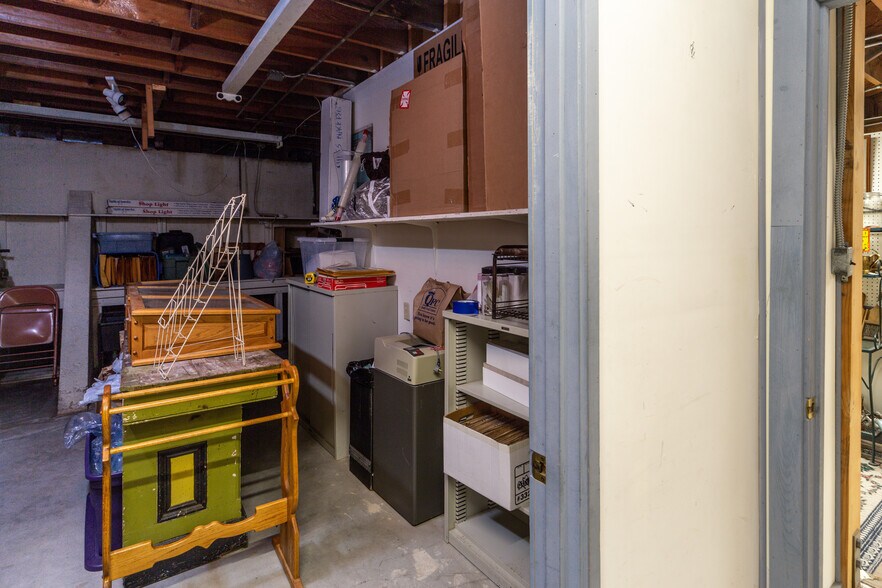 More Photos Of 802 Washington St, Port Townsend General Retail For Sale