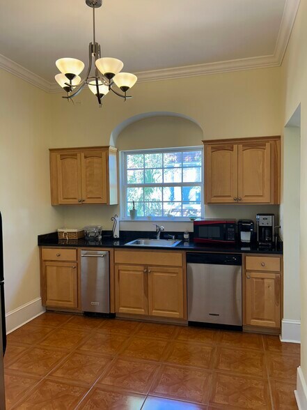 More Photos Of 917 N Monroe St, Tallahassee Coworking Space