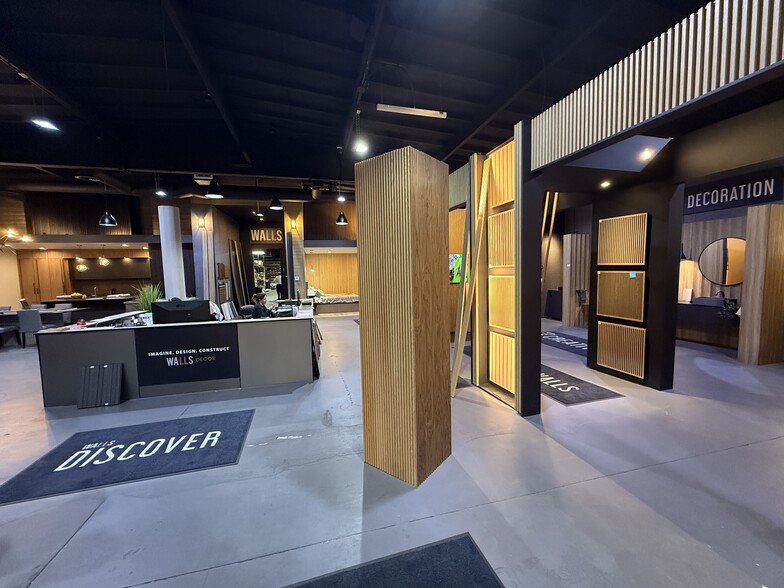 More Photos Of 19316-19320 Londelius St, Northridge Warehouse For Lease