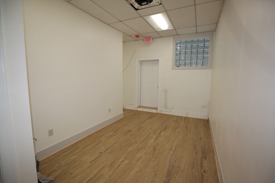 More Photos Of 1737A Centre St, West Roxbury Storefront Retail Office For Lease