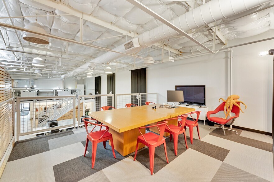 More Photos Of 122 S Main St, Fort Worth Office For Sale