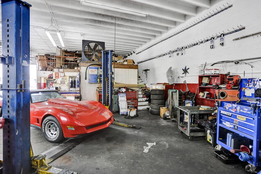 More Photos Of 1040 NE 44th St, Oakland Park Auto Repair For Sale