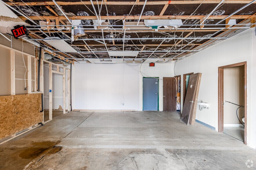 More Photos Of 16761 Saint Clair Ave, East Liverpool Unknown For Lease