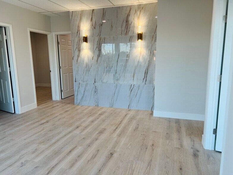 More Photos Of 16387 S Tamiami Trl, Fort Myers Storefront Retail Office For Sale