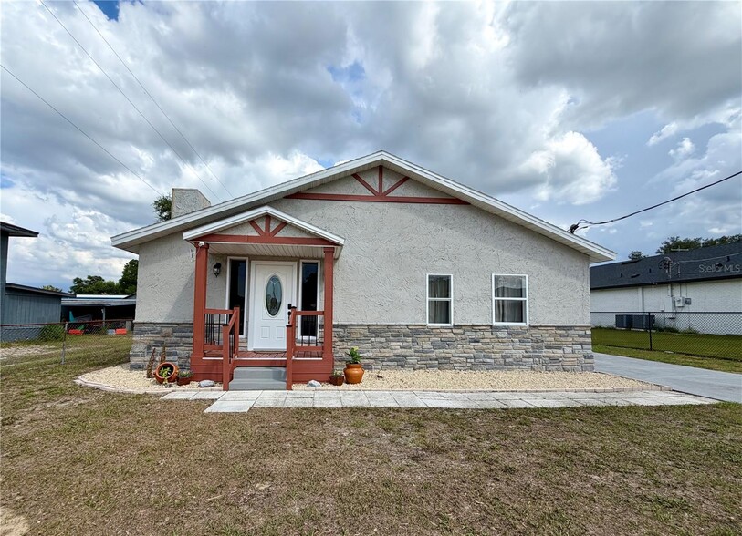 More Photos Of 208 Center St, Auburndale Office For Sale