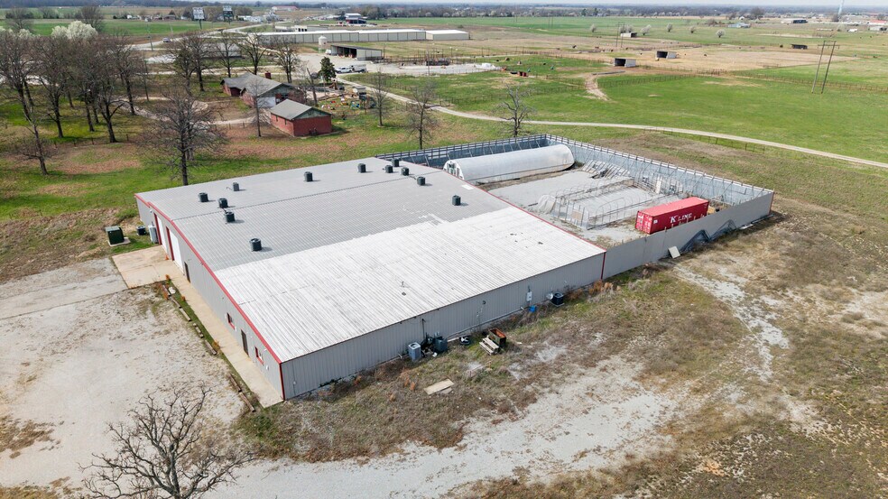 More Photos Of 57530 E Highway 59, Fairland Manufacturing For Sale