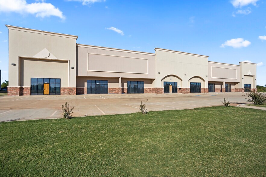 More Photos Of 9217-9301 S Eastern Ave, Oklahoma City Warehouse For Sale