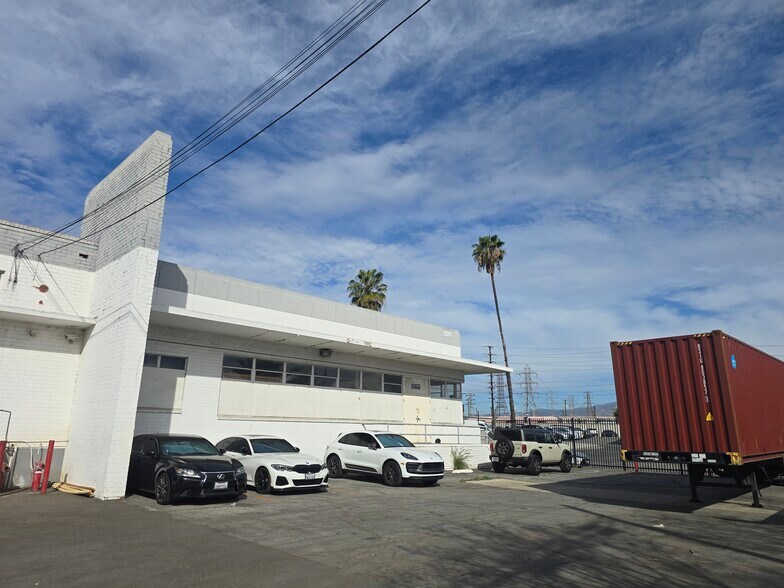More Photos Of 2001-2015 Saybrook Ave, Commerce Warehouse For Lease