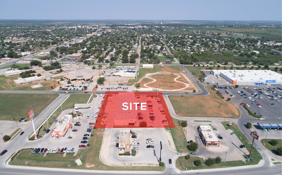 More Photos Of 309 NE Georgia Ave, Sweetwater Storefront Retail Office For Lease