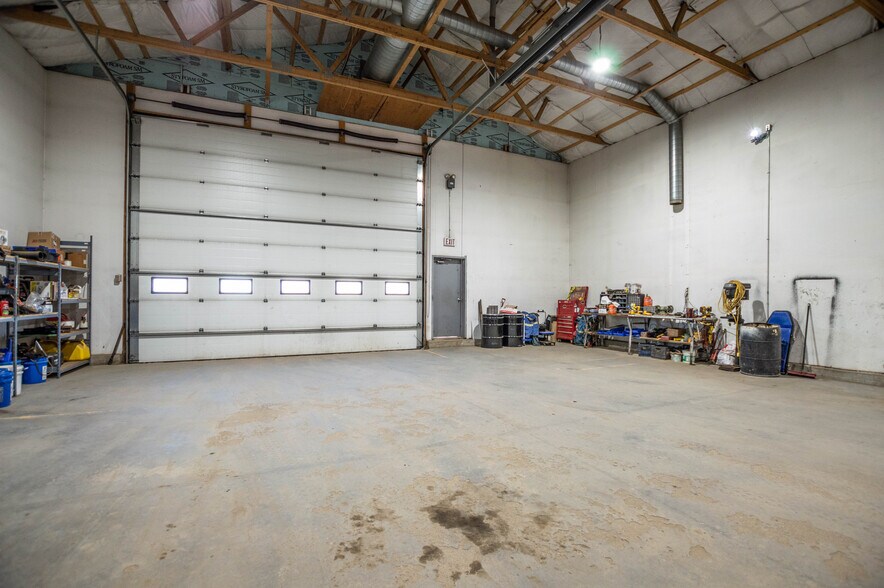 More Photos Of 4204 50 Ave, Stettler Industrial For Sale